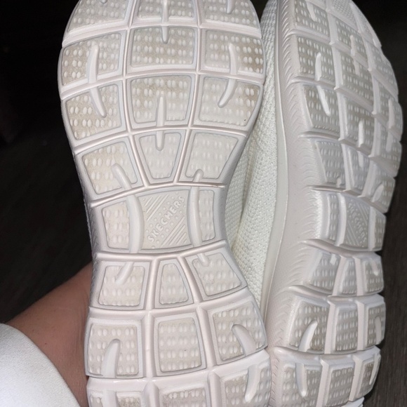 Ladies 9:5 Skechers memory foam sneakers - Picture 9 of 9